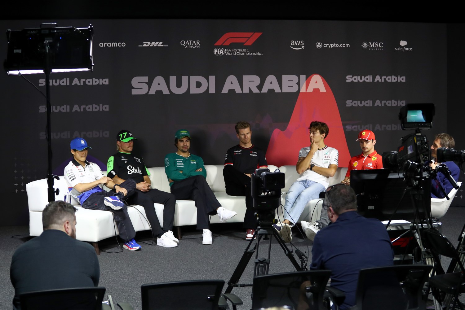 Yuki Tsunoda of Japan and Visa Cash App RB, Valtteri Bottas of Finland and Stake F1 Team Kick Sauber, Lance Stroll of Canada and Aston Martin F1 Team, Nico Hulkenberg of Germany and Haas F1, George Russell of Great Britain and Mercedes and Charles Leclerc of Monaco and Ferrari attend the Drivers Press Conference during previews ahead of the F1 Grand Prix of Saudi Arabia at Jeddah Corniche Circuit on March 06, 2024 in Jeddah, Saudi Arabia. (Photo by Peter Fox/Getty Images) // Getty Images / Red Bull Content Pool