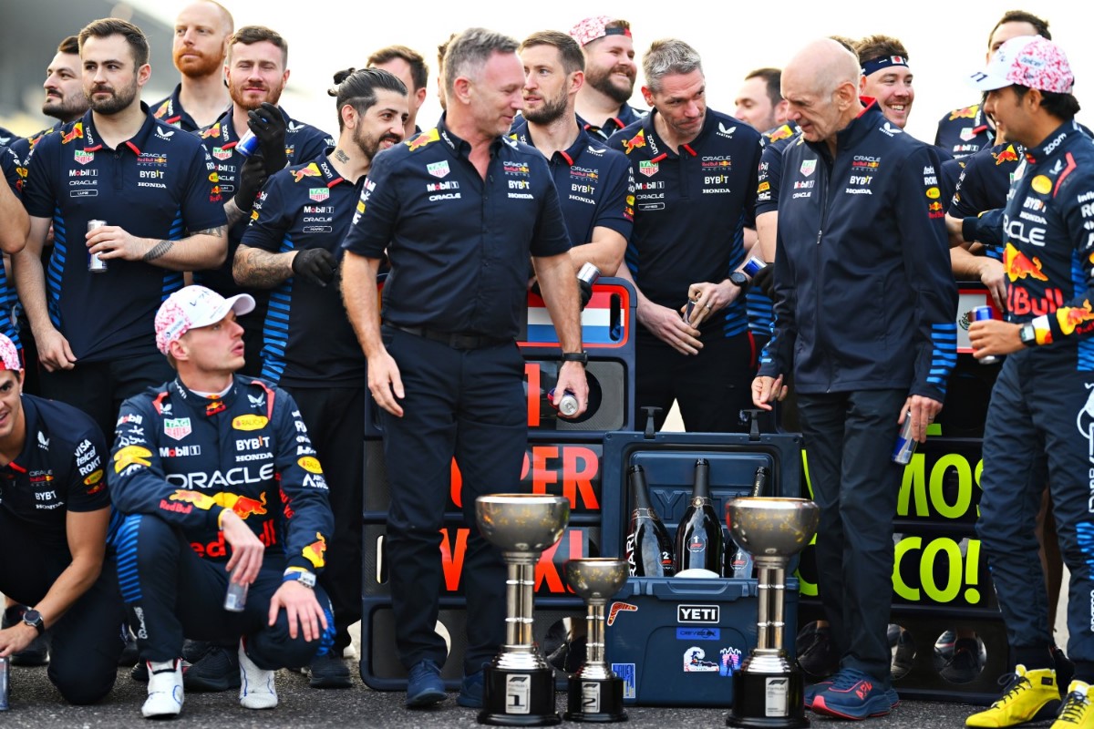 Race winner Max Verstappen of the Netherlands and Oracle Red Bull Racing , Second placed Sergio Perez of Mexico and Oracle Red Bull Racing, Oracle Red Bull Racing Team Principal Christian Horner and Adrian Newey, the Chief Technical Officer of Oracle Red Bull Racing celebrate with their team after the F1 Grand Prix of Japan at Suzuka International Racing Course on April 07, 2024 in Suzuka, Japan. (Photo by Clive Mason/Getty Images) // Getty Images / Red Bull Content Pool