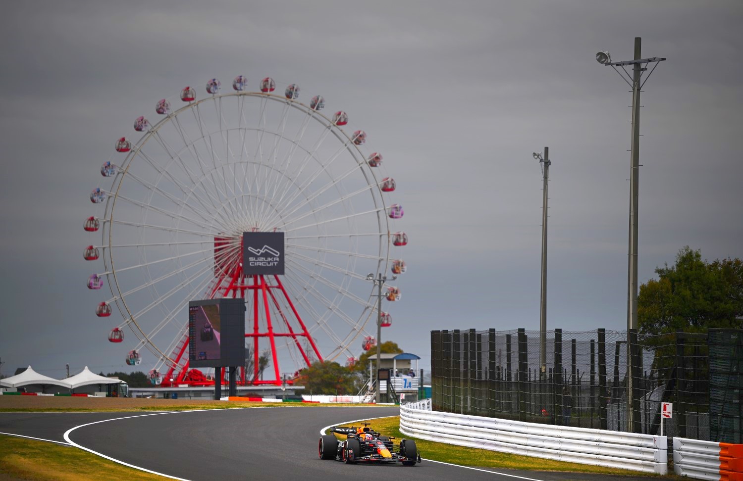 Max Verstappen of the Netherlands driving the (1) Oracle Red Bull Racing RB20 on track during practice ahead of the F1 Grand Prix of Japan at Suzuka International Racing Course on April 05, 2024 in Suzuka, Japan. (Photo by Clive Mason/Getty Images) // Getty Images / Red Bull Content Pool