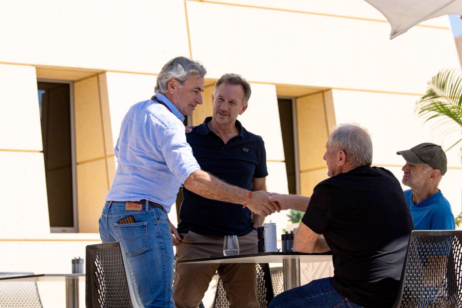 Carlos Sainz Sr with Horner Marko and Newey in Bahrain