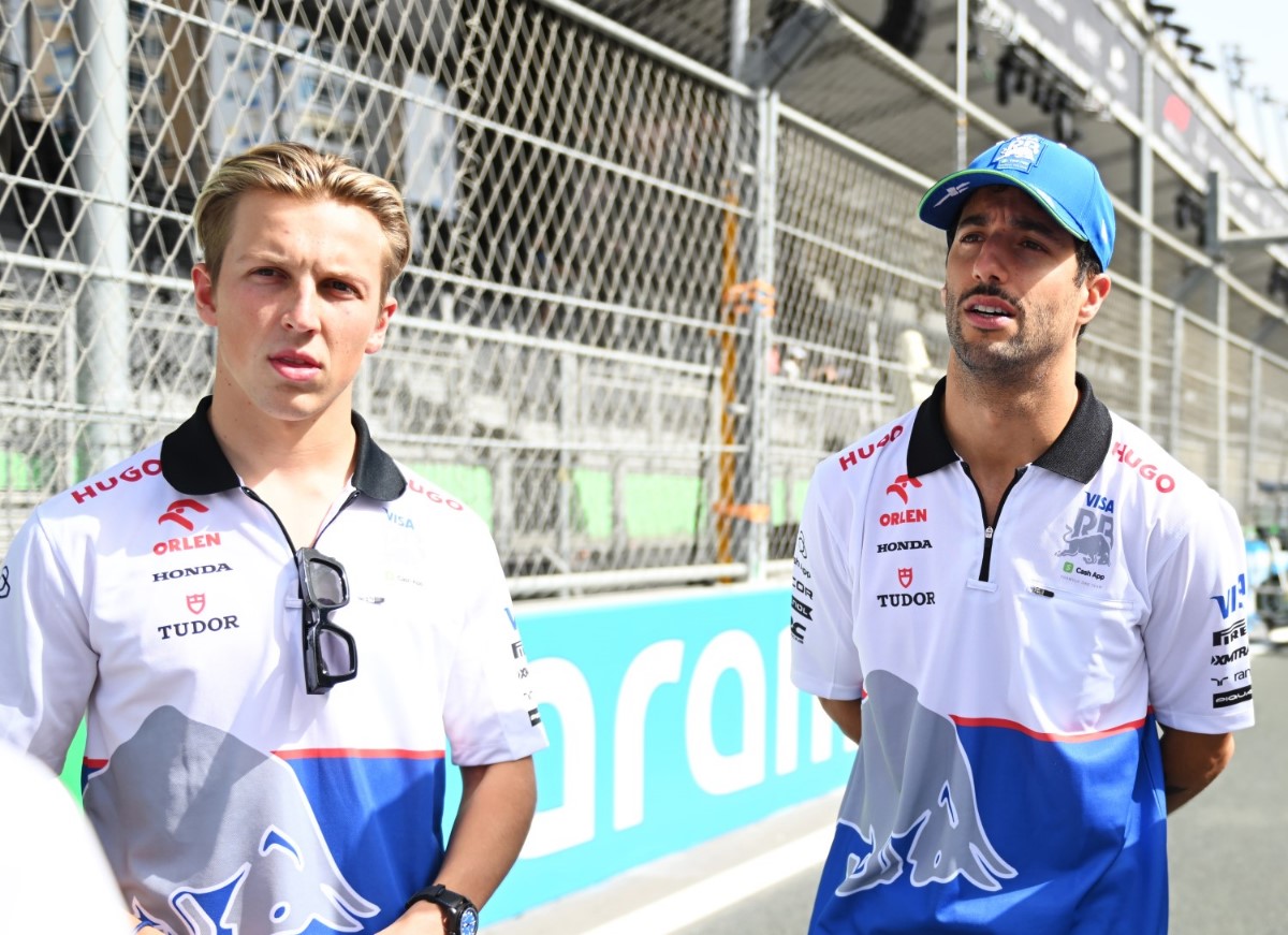 Liam Lawson of New Zealand and Visa Cash App RB, Daniel Ricciardo of Australia and Visa Cash App RB prior to the F1 Grand Prix of Saudi Arabia at Jeddah Corniche Circuit on March 09, 2024 in Jeddah, Saudi Arabia. (Photo by Rudy Carezzevoli/Getty Images) // Getty Images / Red Bull Content Pool