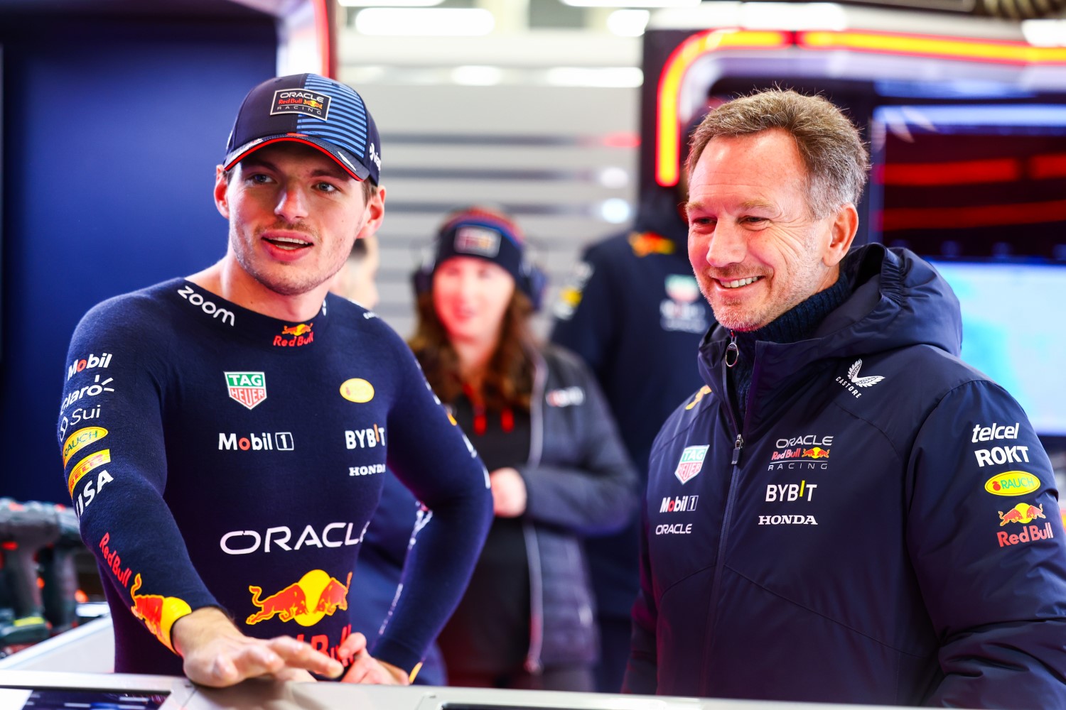 Max Verstappen of the Netherlands and Oracle Red Bull Racing talks with Red Bull Racing Team Principal Christian Horner during the Red Bull Racing RB20 Filming Day at Silverstone on February 13, 2024 in Northampton, England. (Photo by Mark Thompson/Getty Images for Red Bull Racing) // Getty Images / Red Bull Content Pool