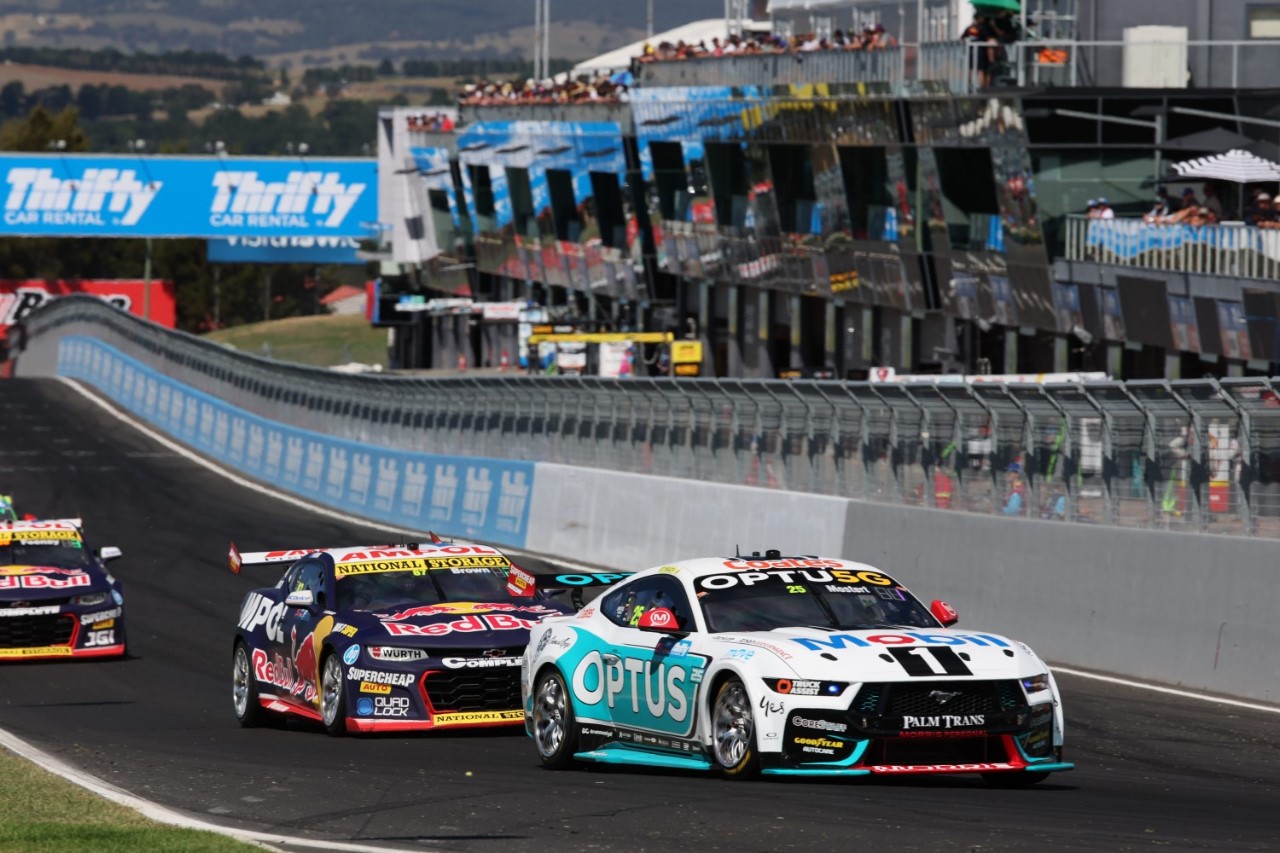 Bathurst 500 Mostert Leads