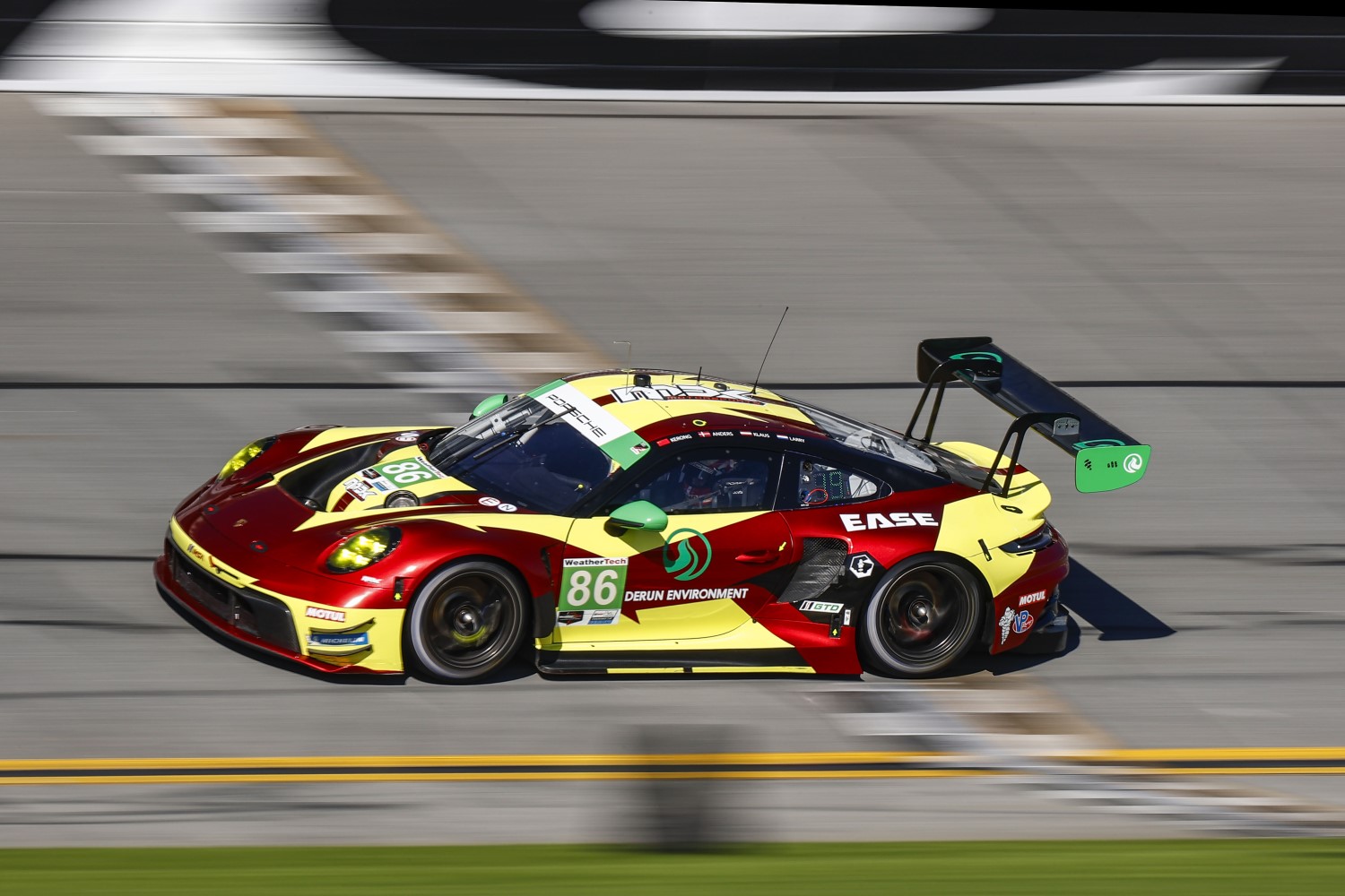 Porsche 911 GT3 R, MDK Motorsports (#86), Anders Fjordbach (DK), Kerong Li (CHN), Klaus Bachler (A), Larry ten Voorde (NL)