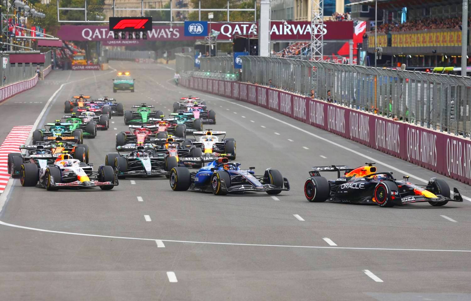 Max Verstappen of the Netherlands driving the (1) Oracle Red Bull Racing RB21 leads Carlos Sainz of Spain driving the (55) Williams FW47 Mercedes and Liam Lawson of New Zealand driving the (30) Visa Cash App Racing Bulls VCARB 02 at the race start during the F1 Grand Prix of Azerbaijan at Baku City Circuit on September 21, 2025 in Baku, Azerbaijan. (Photo by Mark Thompson/Getty Images) // Getty Images / Red Bull Content Pool //