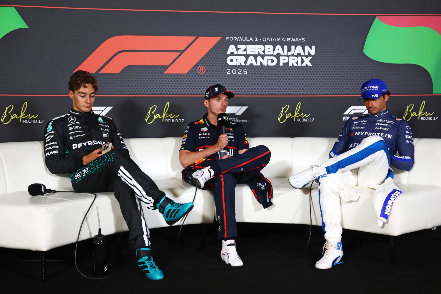 Race winner Max Verstappen of the Netherlands and Oracle Red Bull Racing Second placed George Russell of Great Britain and Mercedes AMG Petronas F1 Team and Third placed Carlos Sainz of Spain and Williams in the Drivers Press Conference during the F1 Grand Prix of Azerbaijan at Baku City Circuit on September 21, 2025 in Baku, Azerbaijan. (Photo by Clive Rose/Getty Images) // Getty Images / Red Bull Content Pool //