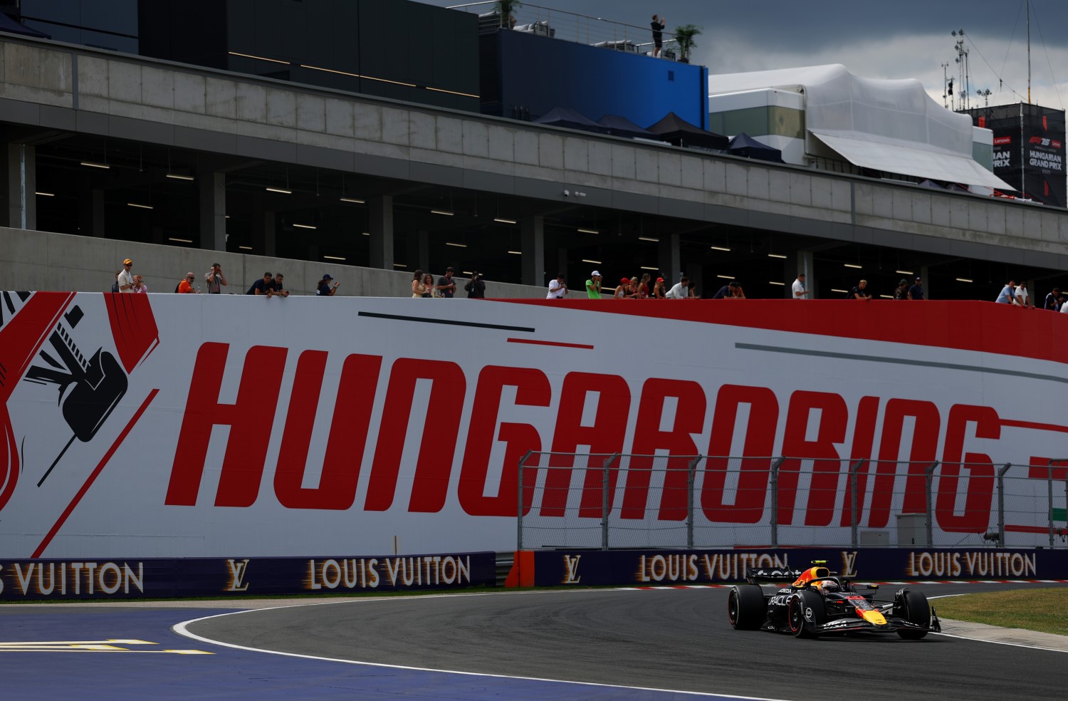 Yuki Tsunoda of Japan driving the (22) Oracle Red Bull Racing RB21 on track during practice ahead of the F1 Grand Prix of Hungary at Hungaroring on August 01, 2025 in Budapest, Hungary. (Photo by Zak Mauger/LAT Images) // Getty Images / Red Bull Content Pool //