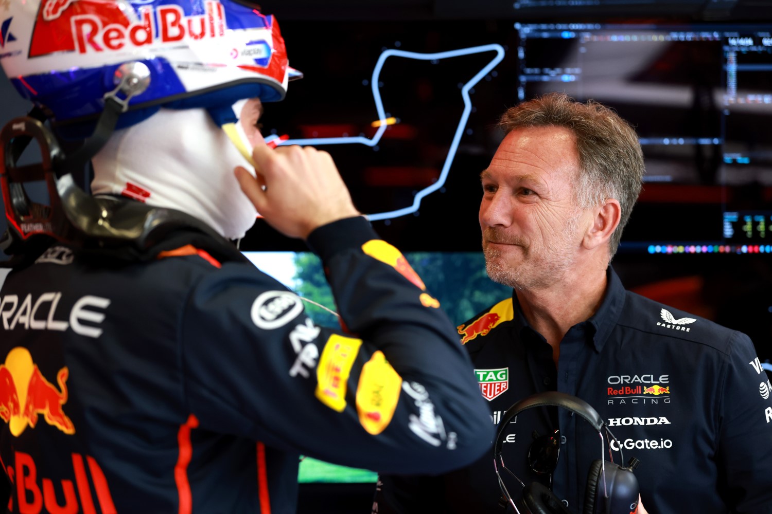 Max Verstappen of the Netherlands and Oracle Red Bull Racing and Christian Horner, Team Principal of Oracle Red Bull Racing talk in the garage prior to the F1 Grand Prix of Emilia-Romagna at Autodromo Internazionale Enzo e Dino Ferrari on May 18, 2025 in Imola, Italy. (Photo by Mark Thompson/Getty Images) // Getty Images / Red Bull Content Pool //