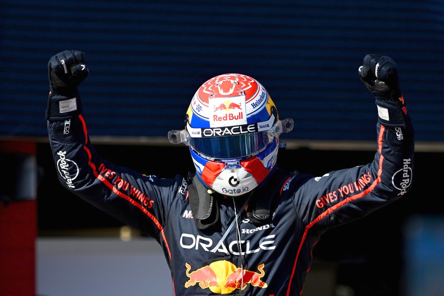 Race winner Max Verstappen of the Netherlands and Oracle Red Bull Racing celebrates in parc ferme during the F1 Grand Prix of Emilia-Romagna at Autodromo Internazionale Enzo e Dino Ferrari on May 18, 2025 in Imola, Italy. (Photo by Rudy Carezzevoli/Getty Images) // Getty Images / Red Bull Content Pool //