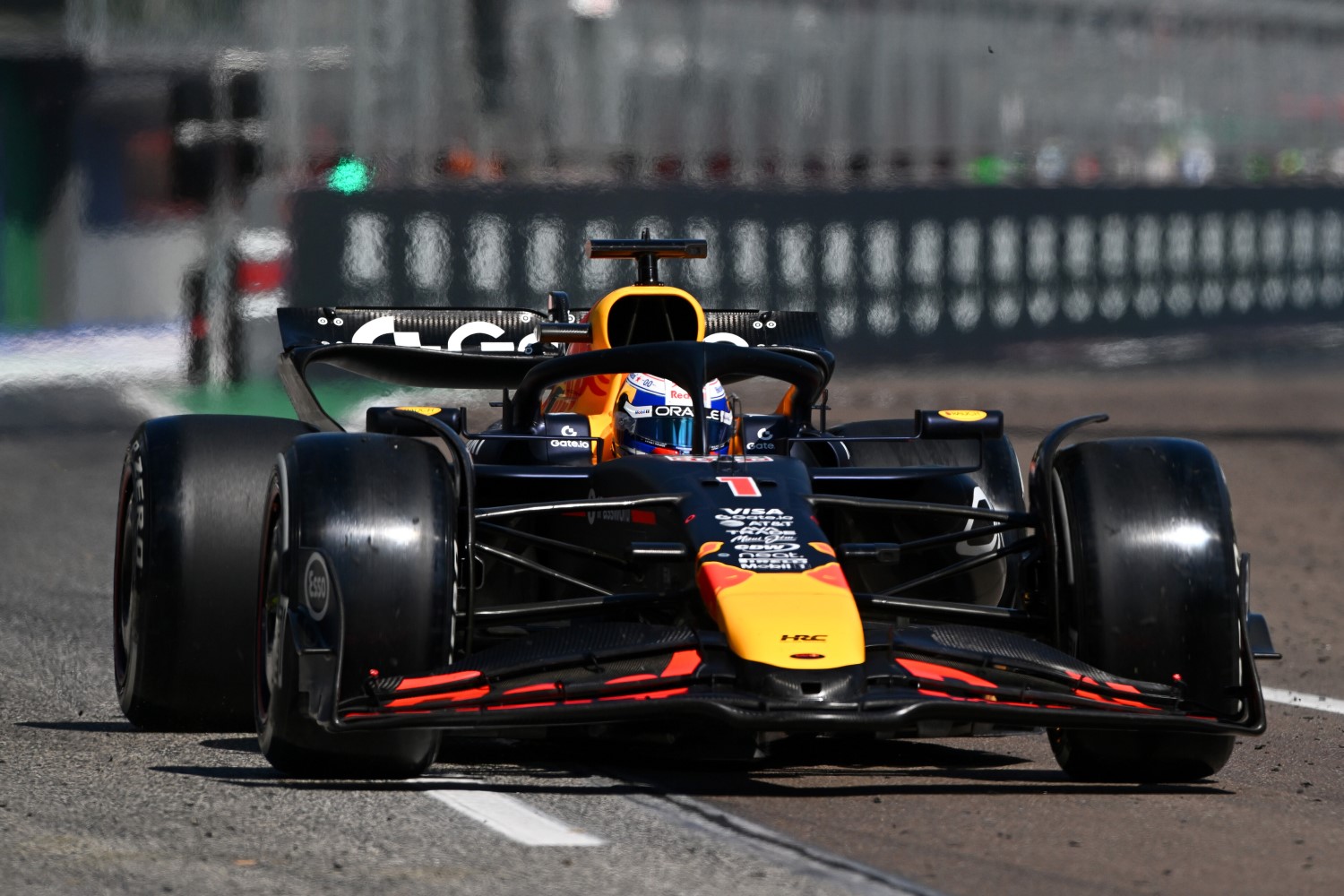 Max Verstappen of the Netherlands driving the (1) Oracle Red Bull Racing RB21 leaves the pitlane during the F1 Grand Prix of Emilia-Romagna at Autodromo Internazionale Enzo e Dino Ferrari on May 18, 2025 in Imola, Italy. (Photo by Rudy Carezzevoli/Getty Images) // Getty Images / Red Bull Content Pool //