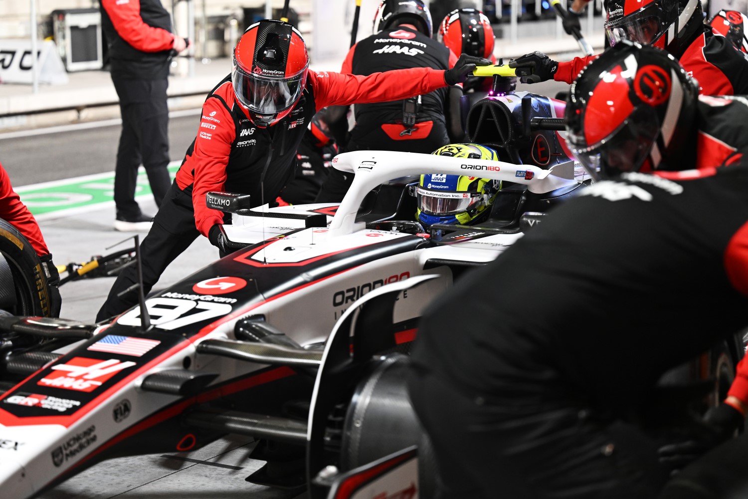 Oliver Bearman of Great Britain driving the (87) Haas F1 VF-25 Ferrari makes a pitstop during practice ahead of the F1 Grand Prix of Las Vegas at Las Vegas Strip Circuit on November 20, 2025 in Las Vegas, Nevada. (Photo by Simon Galloway/LAT Images for Haas)