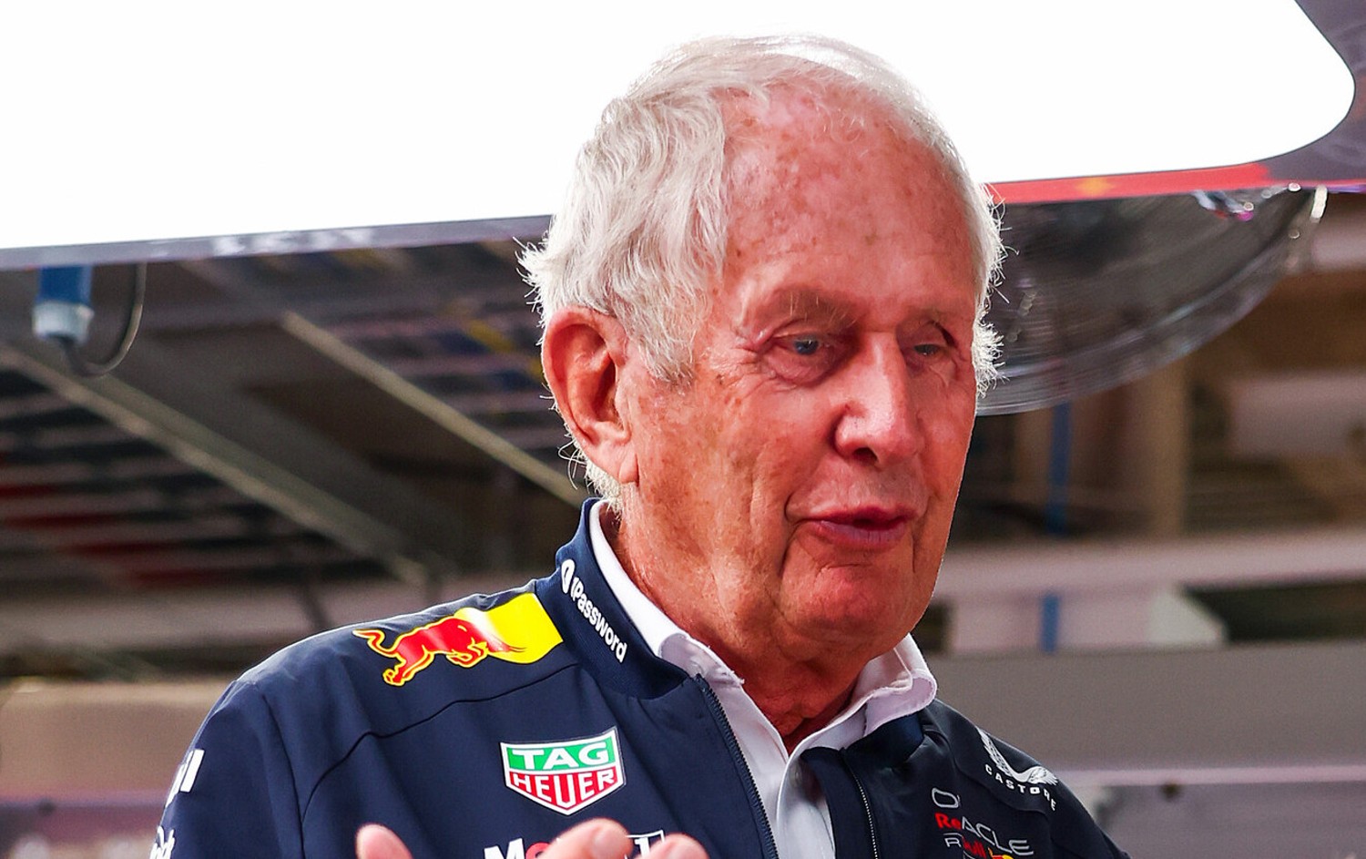 Dr Helmut Marko, Team Consultant of Oracle Red Bull Racing talks with Yuki Tsunoda of Japan and Oracle Red Bull Racing in the garage during the Sprint ahead of the F1 Grand Prix of Miami at Miami International Autodrome on May 03, 2025 in Miami, Florida. (Photo by Mark Thompson/Getty Images) // Getty Images / Red Bull Content Pool //