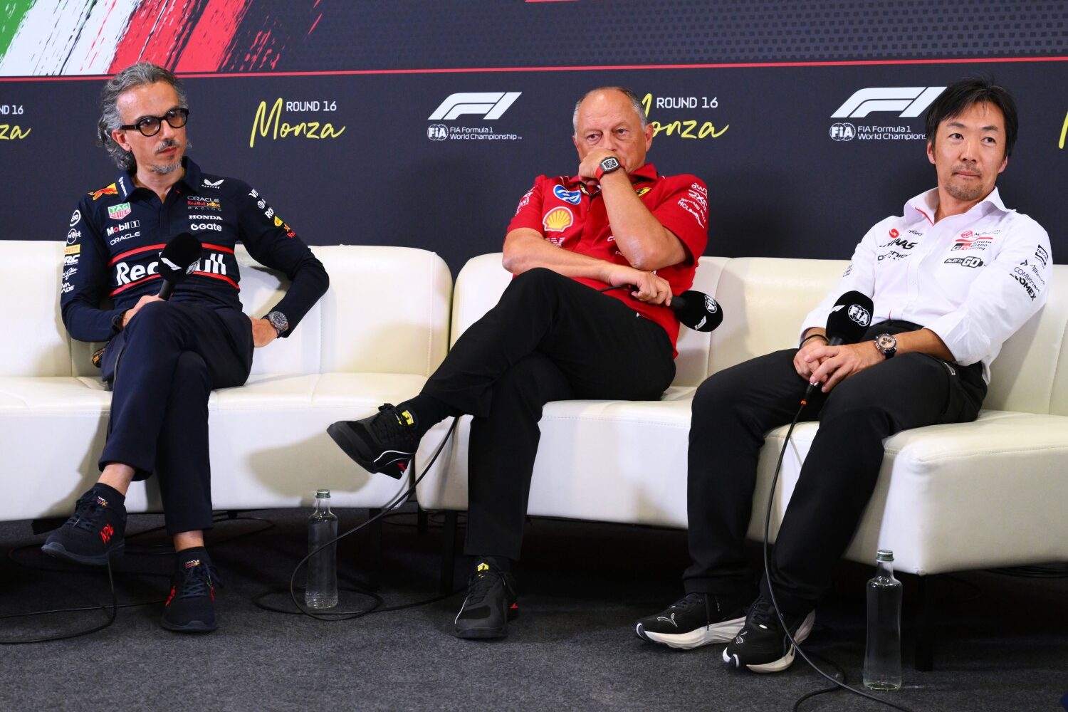Laurent Mekies, Team Principal of Oracle Red Bull Racing Frederic Vasseur, Team Principal of Scuderia Ferrari and Ayao Komatsu, Team Principal of Haas F1 in the Team Principals Press Conference during practice ahead of the F1 Grand Prix of Italy at Autodromo Nazionale Monza on September 05, 2025 in Monza, Italy. (Photo by Simon Galloway/LAT Images) // Getty Images / Red Bull Content Pool //