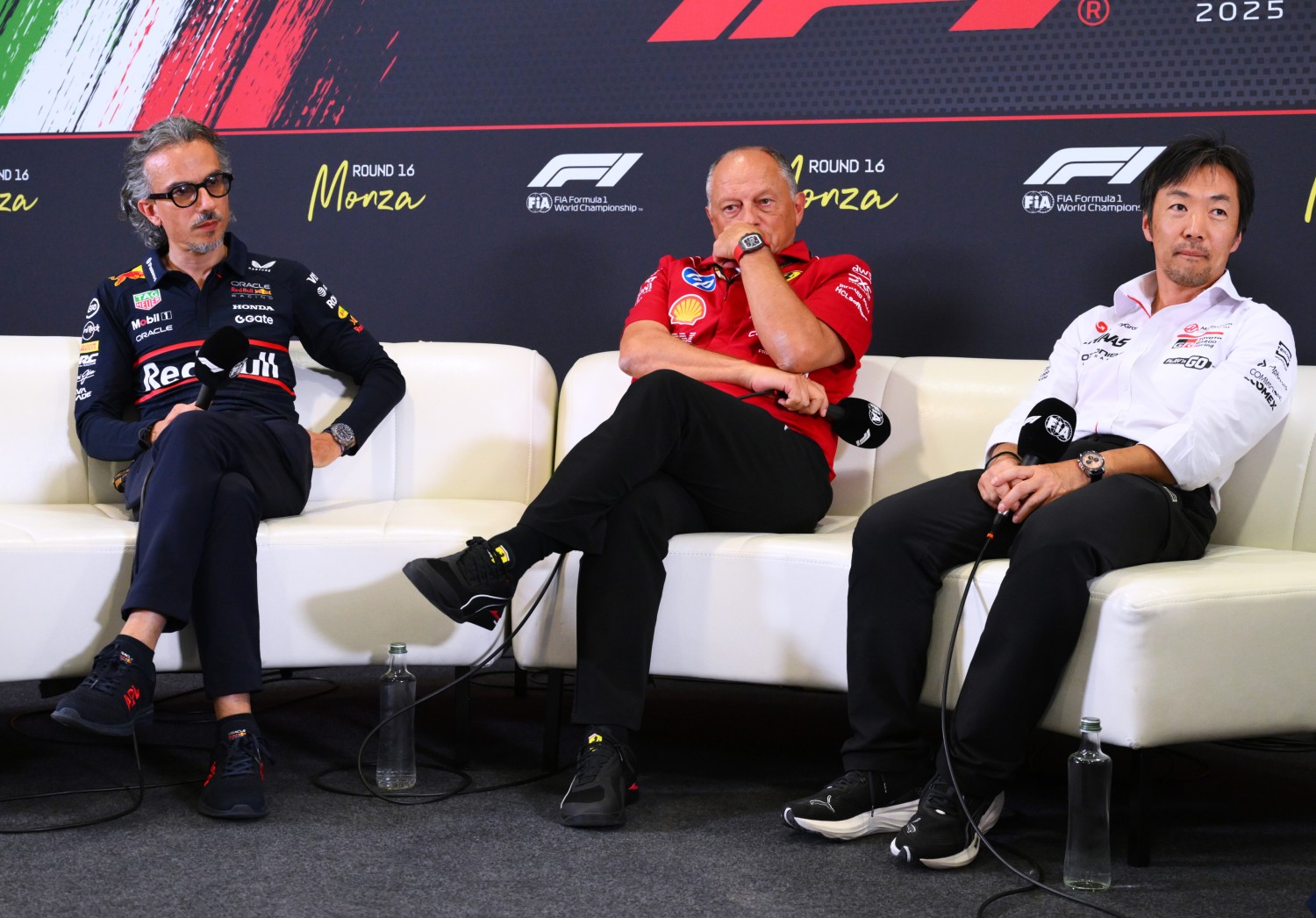 Laurent Mekies, Team Principal of Oracle Red Bull Racing Frederic Vasseur, Team Principal of Scuderia Ferrari and Ayao Komatsu, Team Principal of Haas F1 in the Team Principals Press Conference during practice ahead of the F1 Grand Prix of Italy at Autodromo Nazionale Monza on September 05, 2025 in Monza, Italy. (Photo by Simon Galloway/LAT Images) // Getty Images / Red Bull Content Pool //