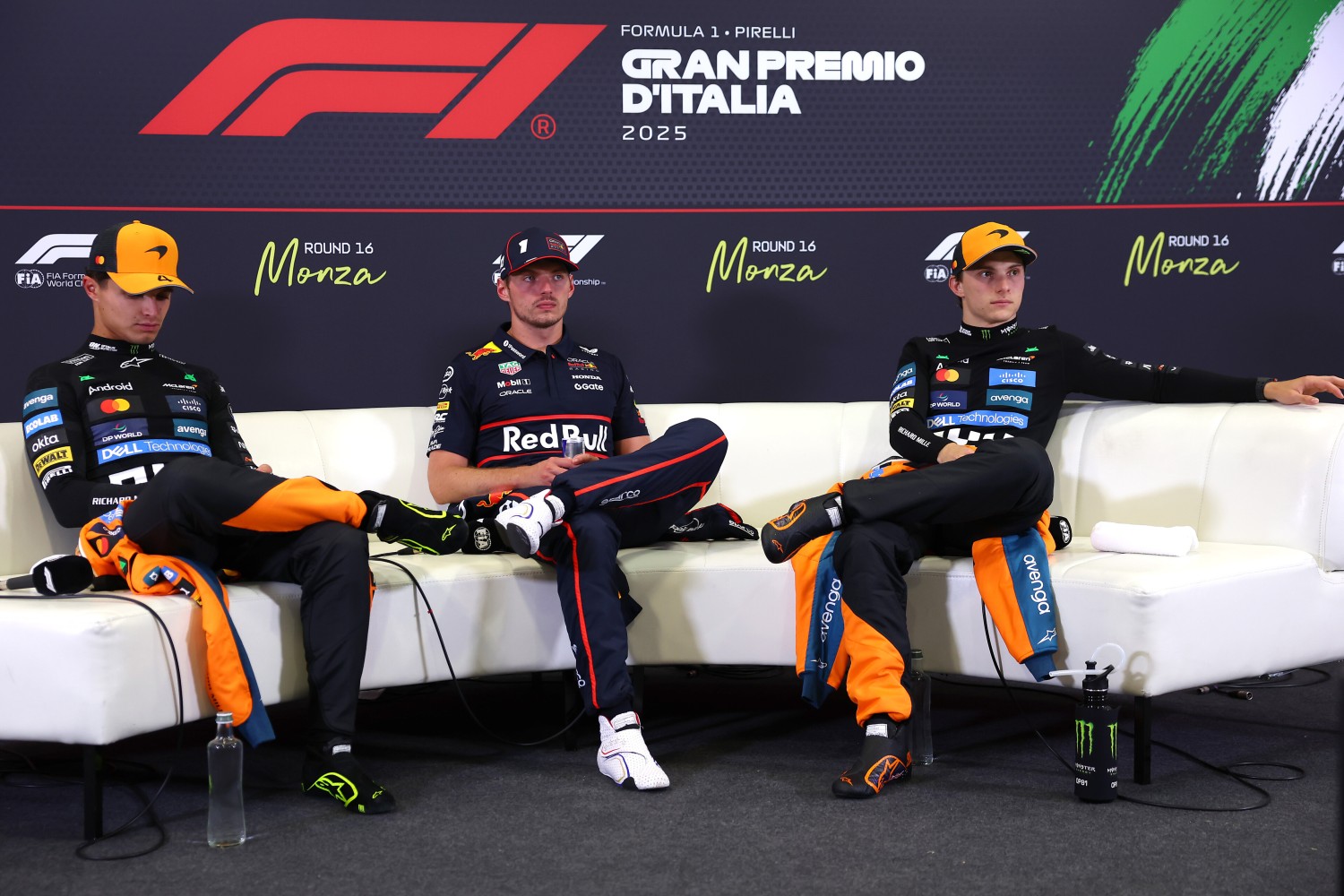 Race winner Max Verstappen of the Netherlands and Oracle Red Bull Racing Second placed Lando Norris of Great Britain and McLaren and Third placed Oscar Piastri of Australia and McLaren in the Drivers Press Conference during the F1 Grand Prix of Italy at Autodromo Nazionale Monza on September 07, 2025 in Monza, Italy. (Photo by Clive Rose/Getty Images) // Getty Images / Red Bull Content Pool //