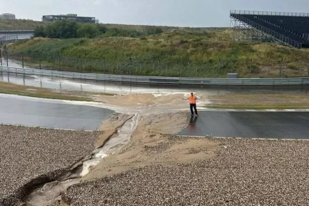 The Circuit Zandvoort was flooded on Monday(Image: X / @Lisaa_xlando)