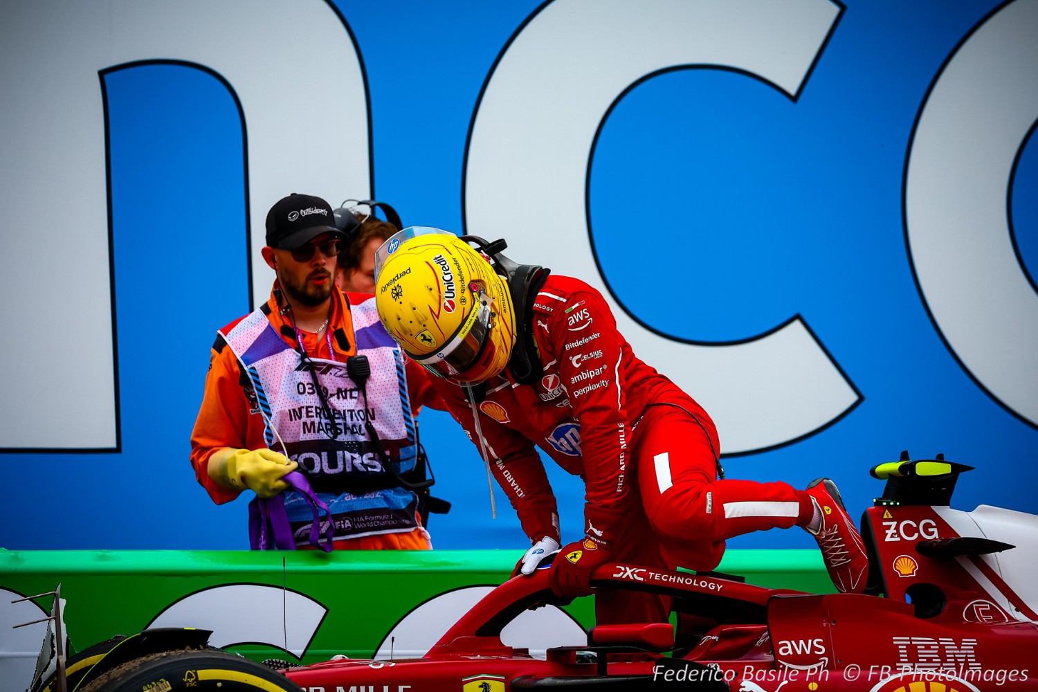 #44 Lewis Hamilton, (GRB) Scuderia Ferrari SF25, crashing during the Dutch GP, Zandvoort 28-31 August 2025. Formula 1 World Championship 2025.