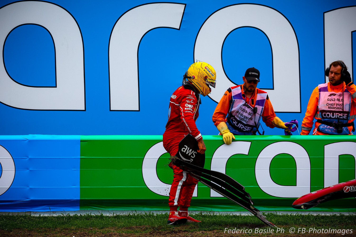 #44 Lewis Hamilton, (GRB) Scuderia Ferrari SF25, crashing during the Dutch GP, Zandvoort 28-31 August 2025. Formula 1 World Championship 2025.