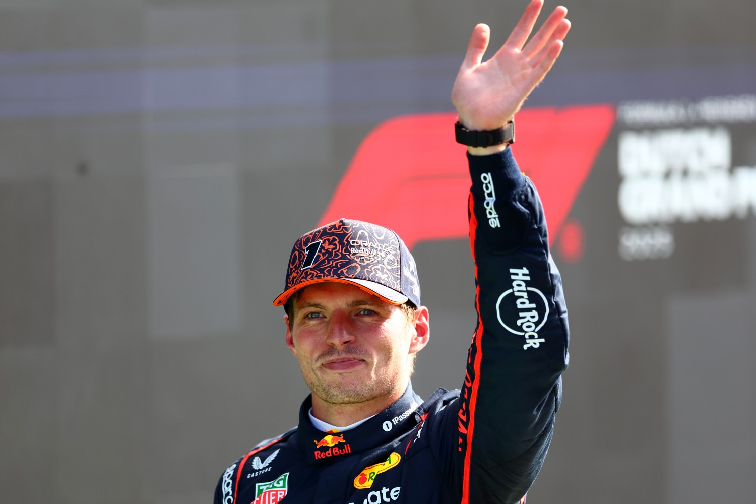 Third placed qualifier Max Verstappen of the Netherlands and Oracle Red Bull Racing waves in parc ferme during qualifying ahead of the F1 Dutch GP at Circuit Zandvoort on August 30, 2025 in Zandvoort, Netherlands. (Photo by Joe Portlock/Getty Images) // Getty Images / Red Bull Content Pool //
