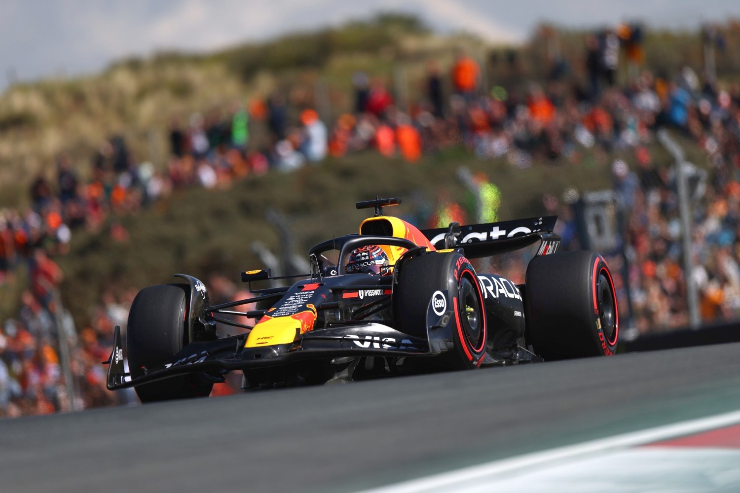 Max Verstappen of the Netherlands driving the (1) Oracle Red Bull Racing RB21 on track during final practice ahead of the F1 Grand Prix of Netherlands at Circuit Zandvoort on August 30, 2025 in Zandvoort, Netherlands. (Photo by Clive Rose/Getty Images) // Getty Images / Red Bull Content Pool //