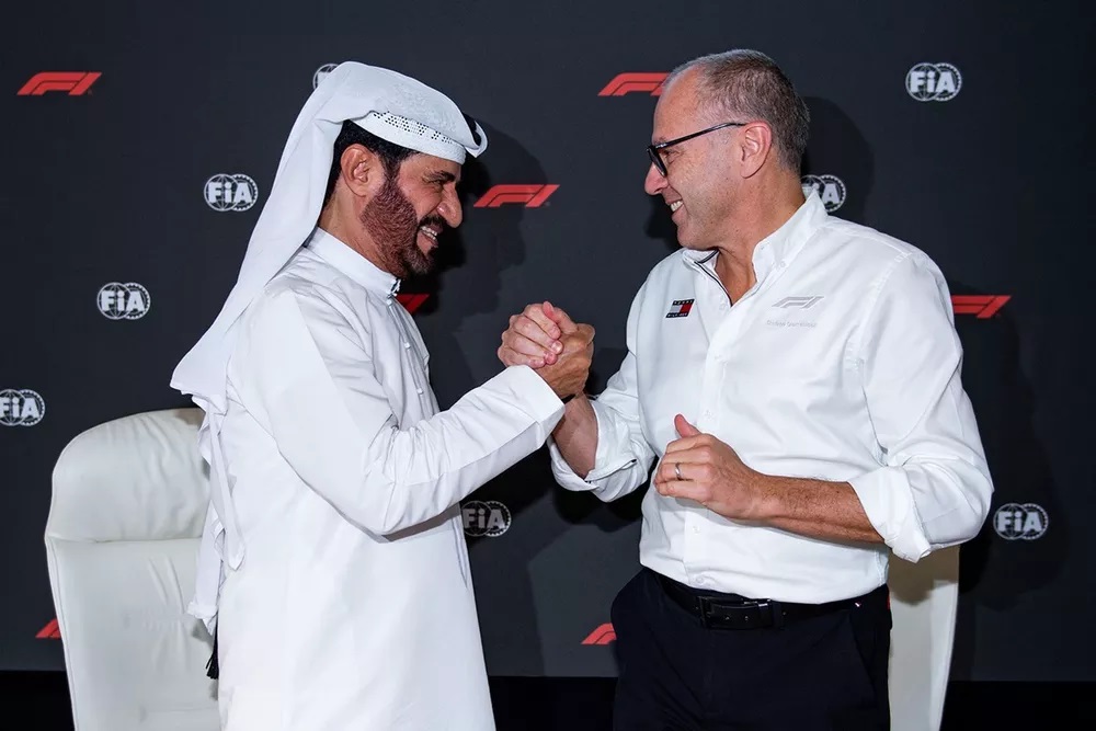 Mohammed Ben Sulayem and Stefano Domenicali shake on the new F1 Concorde Agreement. Photo courtesy of Liberty Media