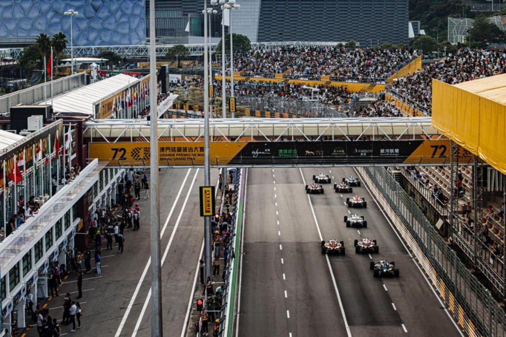 Start of the F3 qualifying race