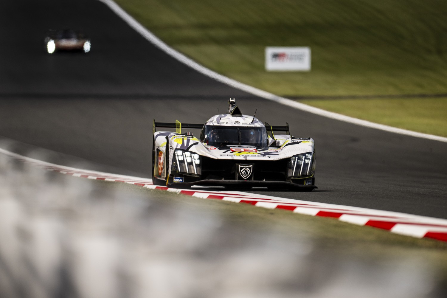93 VERGNE Jean-Eric (fra), JENSEN Mikkel (dnk), DI RESTA Paul (gbr), Peugeot TotalEnergies, Peugeot 9X8 #93, Hypercar, action during the 6 Hours of Fuji 2025, 7th round of the 2025 FIA World Endurance Championship, from September 26 to 28, 2025 on the Fuji Speedway in Oyama, Shizuoka, Japan - Photo Charly López / DPPI