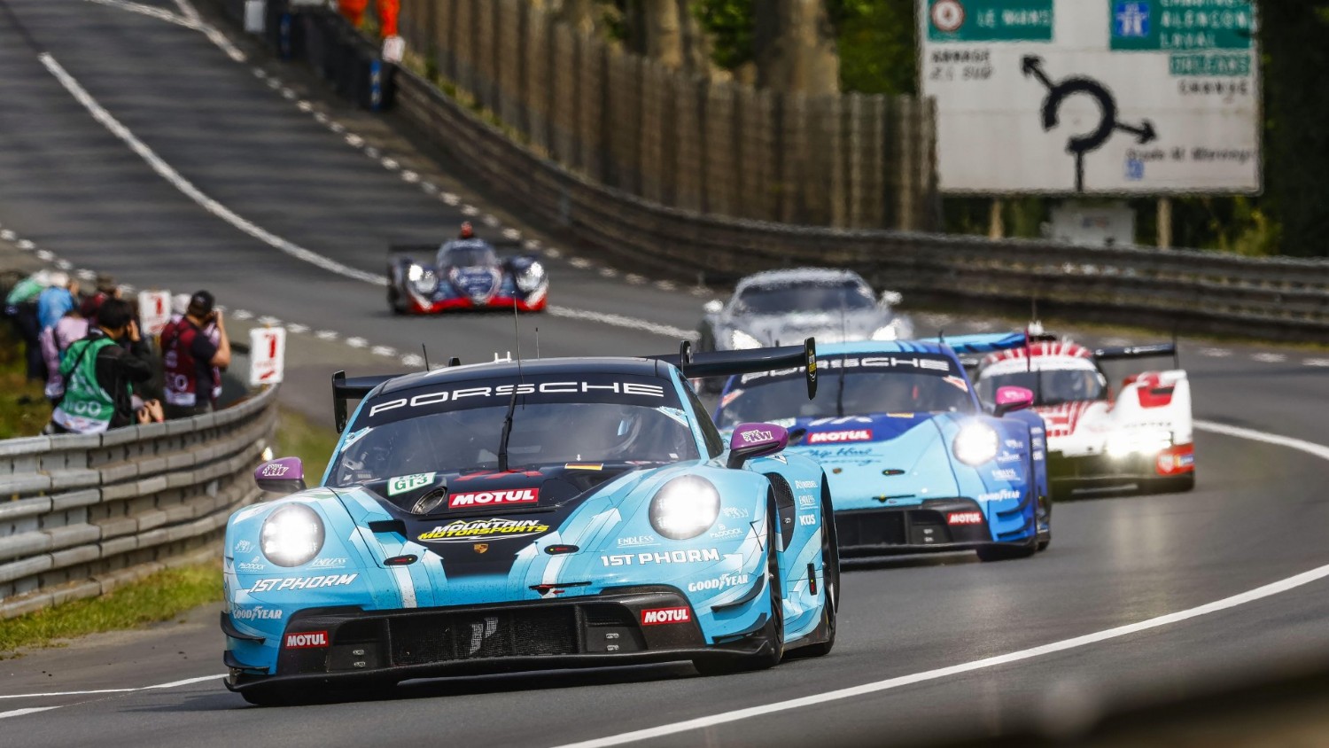 #92 Manthey 1ST Phorm Porsche 911 GT3 R LMGT3.