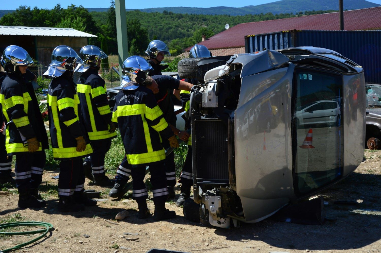 Aftermath of a T-Bone Collision by Ulrick Trappschuh on Pexels