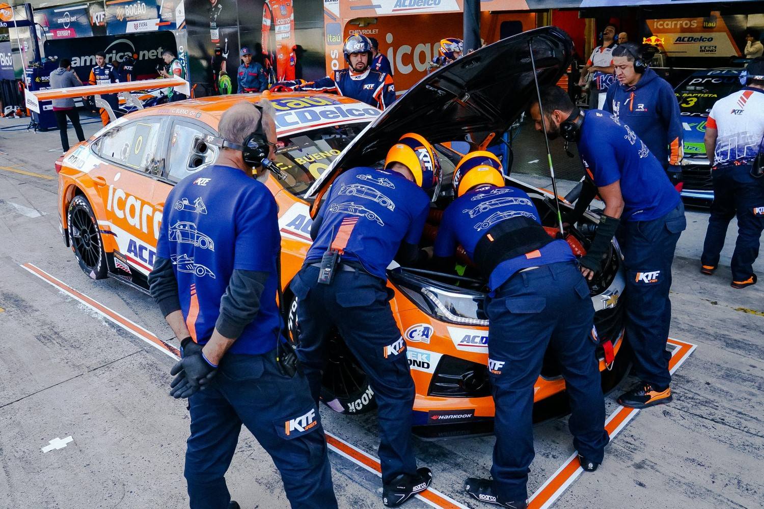 Motorsports Team - Photo by Caio Renato de Campos on Pexels