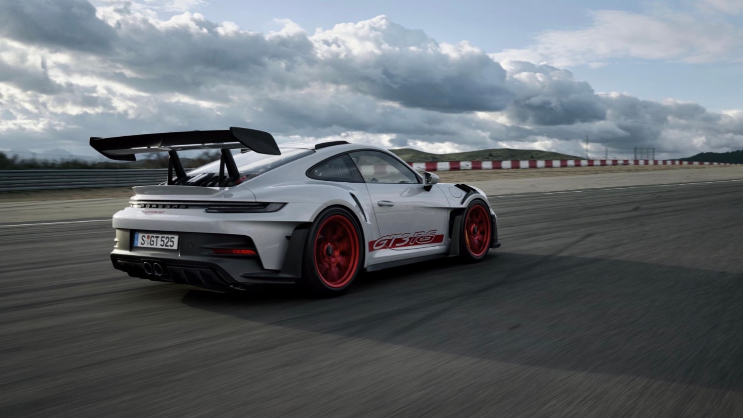 Porsche 911 GT3 RS on the track. Image supplied by Porsche