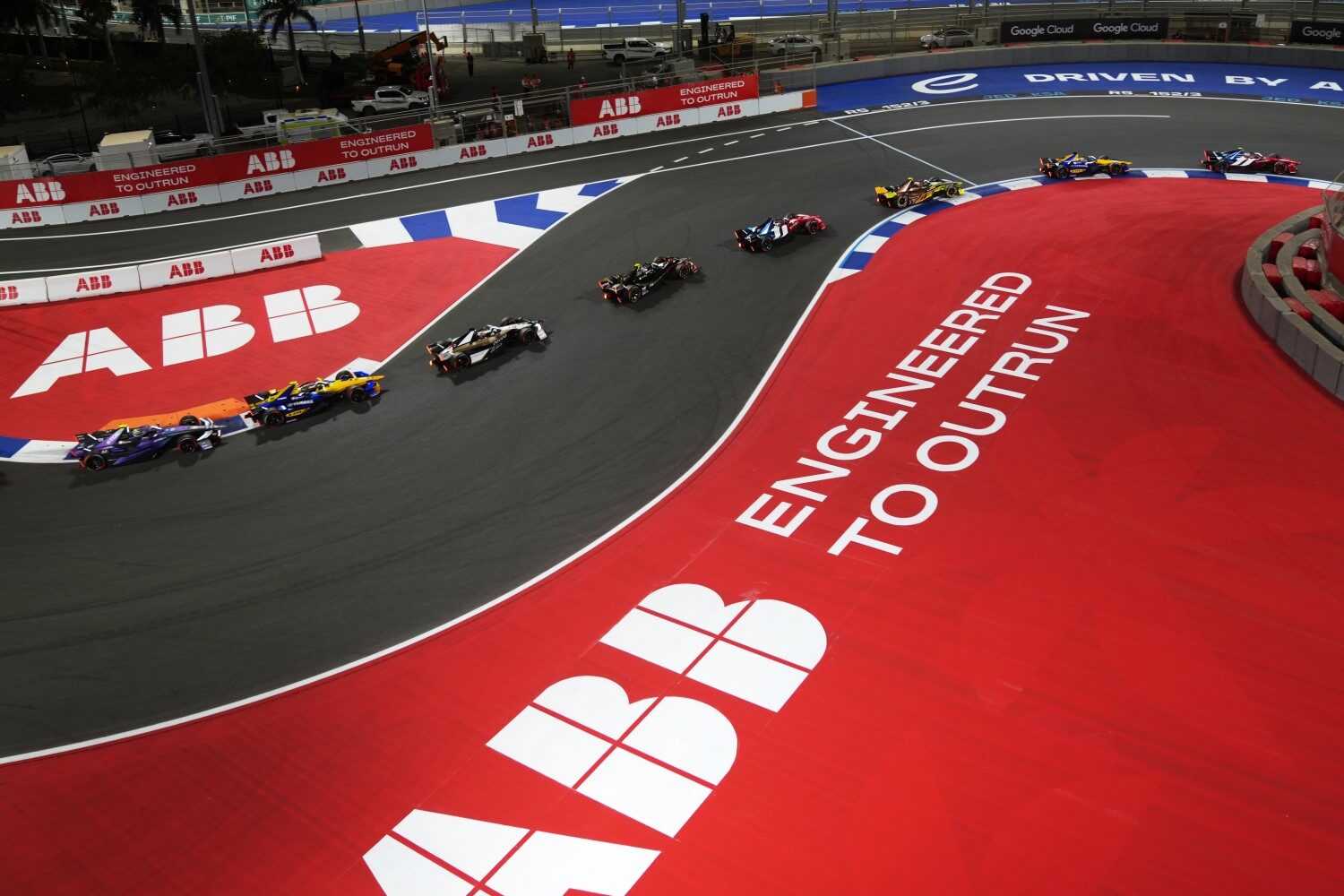 Jeddah Race 2 action