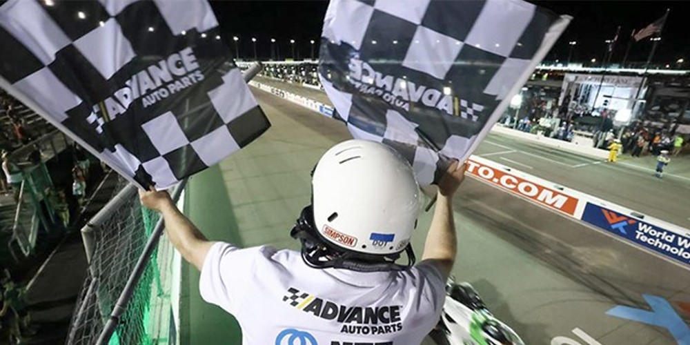 IndyCar Flagman