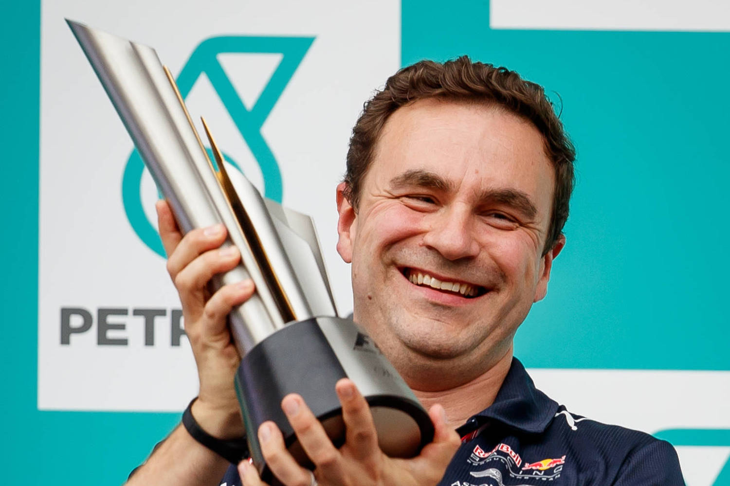 Dan Fallows, Chief Aerodynamics Engineer of Red Bull Racing celebrates the win of Max Verstappen of Netherlands and Red Bull Racing on the podium during the Malaysia Formula One Grand Prix at Sepang Circuit on October 1, 2017 in Kuala Lumpur, Malaysia. (Photo by Lars Baron/Getty Images) // Getty Images / Red Bull Content Pool //