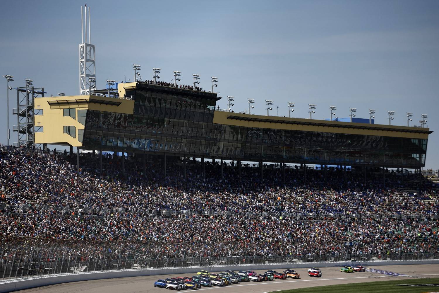 A general view of racing during the NASCAR Cup Series AdventHealth 400 at Kansas Speedway on April 19, 2026 in Kansas City, Kansas. (Photo by Sean Gardner/Getty Images)