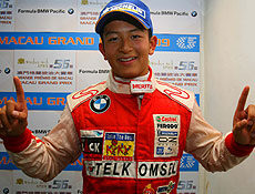 Rio Haryanto takes 2009 Formula BMW Pacific title