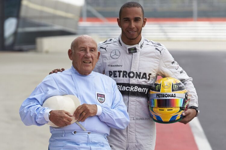 Sir Stirling Moss retires at 88 (Update)