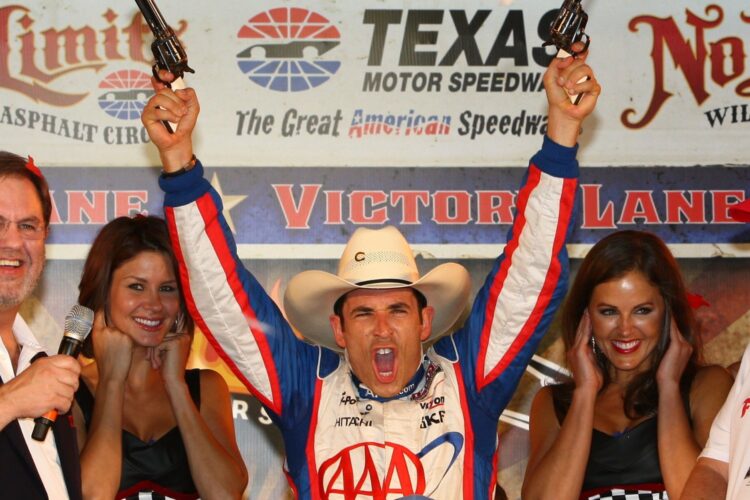 Castroneves puts on an exhibition in Texas