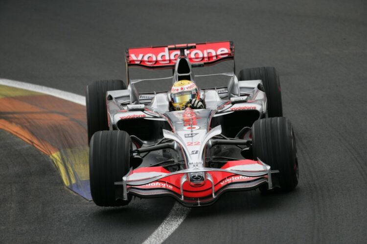 Spa: Hamilton nips Massa for pole