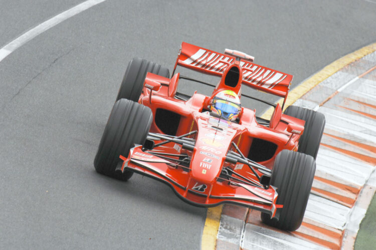 Melbourne Friday: Massa leads Ferrari 1-2