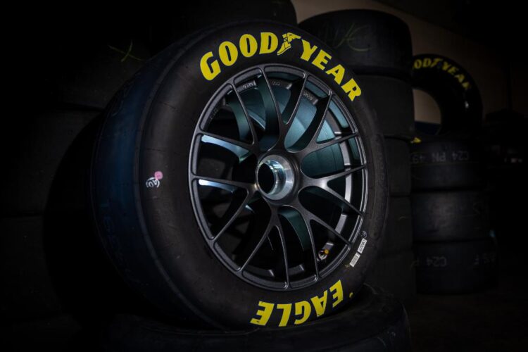 NASCAR will switch to single lugnut in 2021