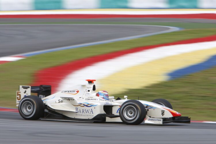 Petrov wins Sepang GP2 race