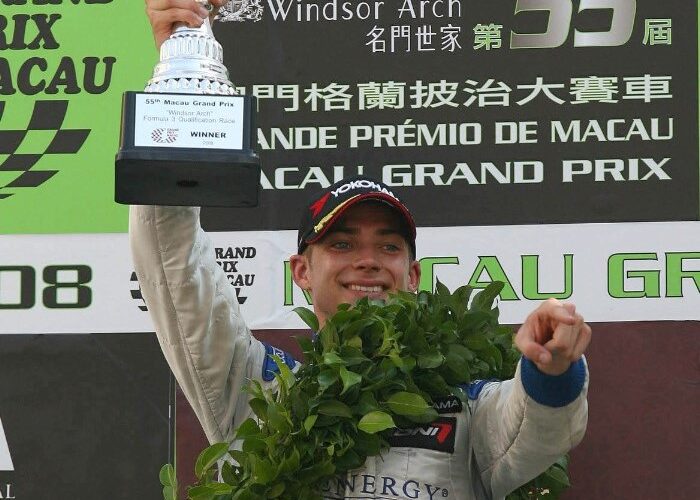 Edoardo Mortara wins Macau qualification race