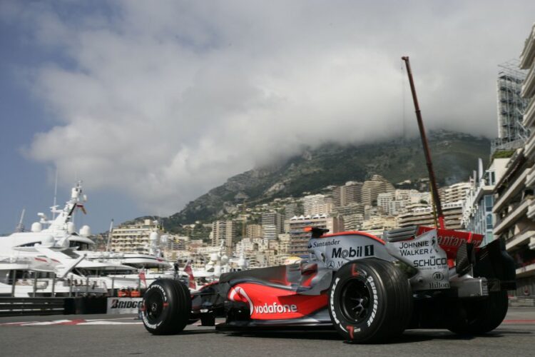 Kovalainen fastest but crashes at rainy Monaco