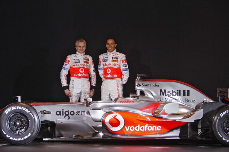 McLaren reveal MP4-23 in Germany