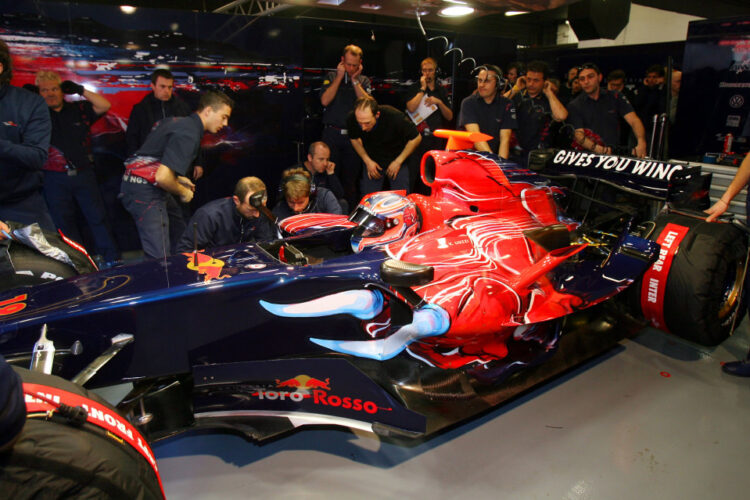 Wraps come off new Toro Rosso car