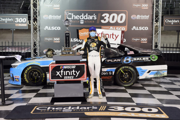 Noah Gragson takes the Xfinity win at Bristol