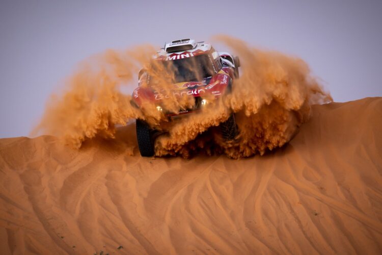 Dakar Stage 9: Sainz clings on to lead, Peterhansel wins