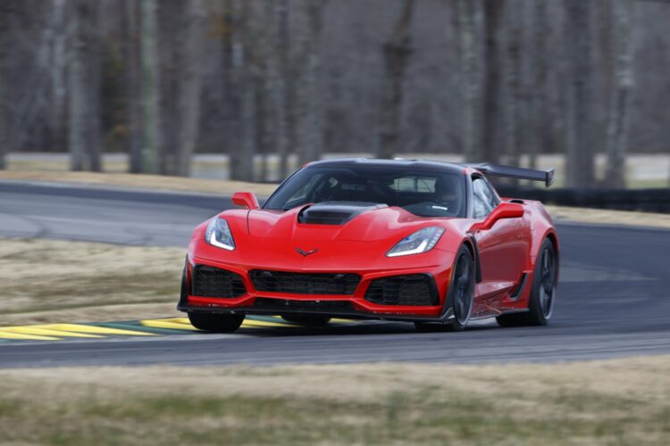 Corvette ZR1 sets lap record at VIR