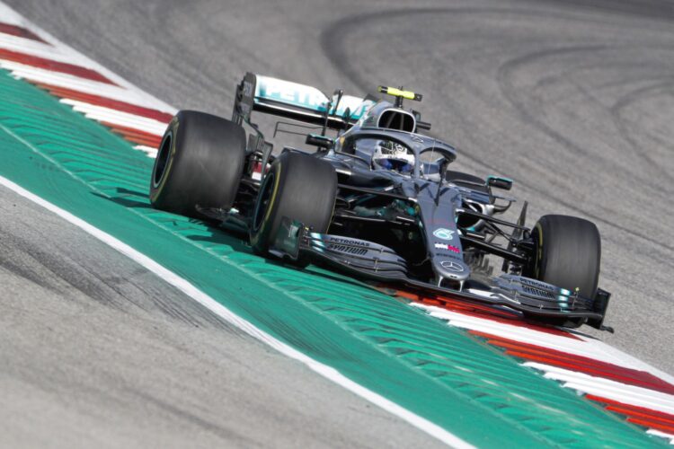 Bottas nips Vettel for USGP pole